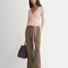 2026-09-27_F-SWTR-AAP-TOP-LS-PCH_02.jpg Wrap Top in Air Alpaca | Pale Peach