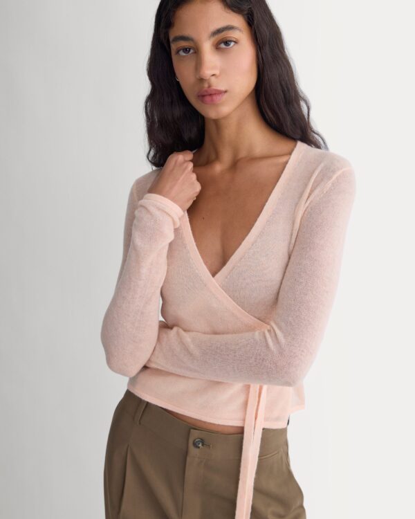 2026-09-27_F-SWTR-AAP-TOP-LS-PCH_03.jpg Wrap Top in Air Alpaca | Pale Peach