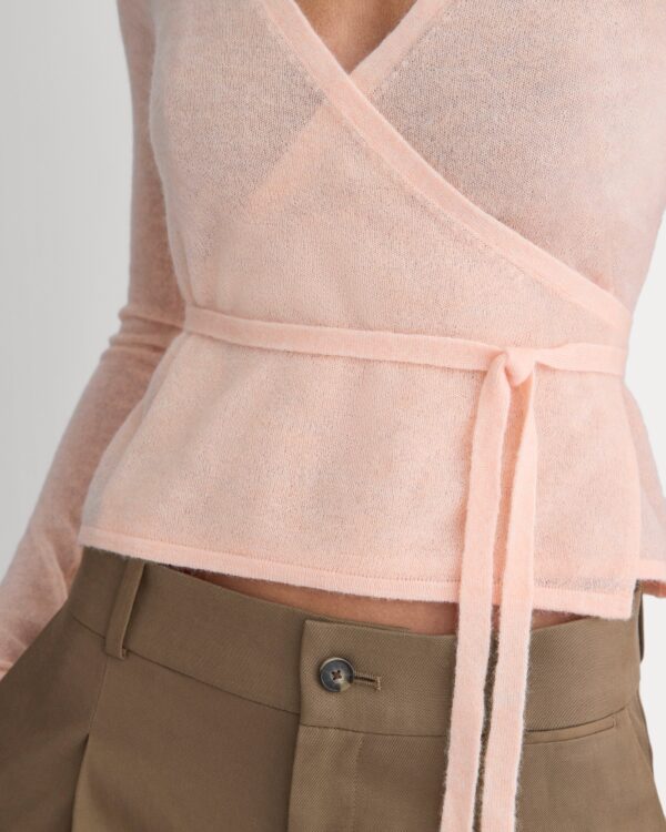 2026-09-27_F-SWTR-AAP-TOP-LS-PCH_04.jpg Wrap Top in Air Alpaca | Pale Peach