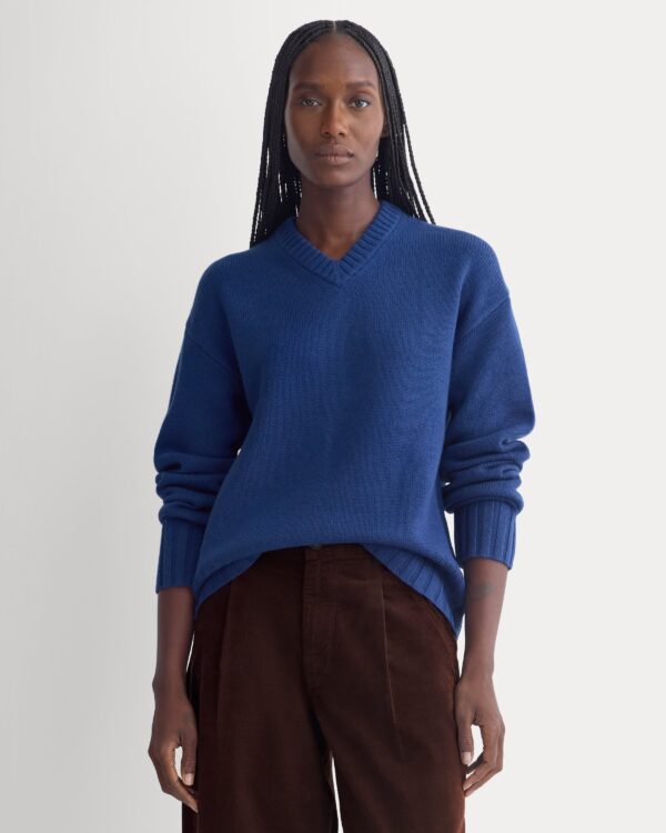 2026-10-04_F-SWTR-BOI-VNECK-LS-BLU_01.jpg V-Neck Sweater in Extrafine Luxe Merino | Soladite Blue